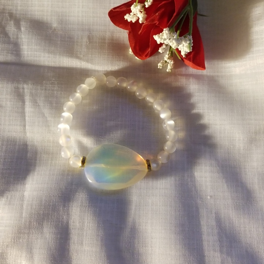 Clear glass and pendant bracelet